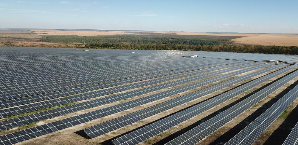 Ukrane_Solar_Farm_Panels.jpg