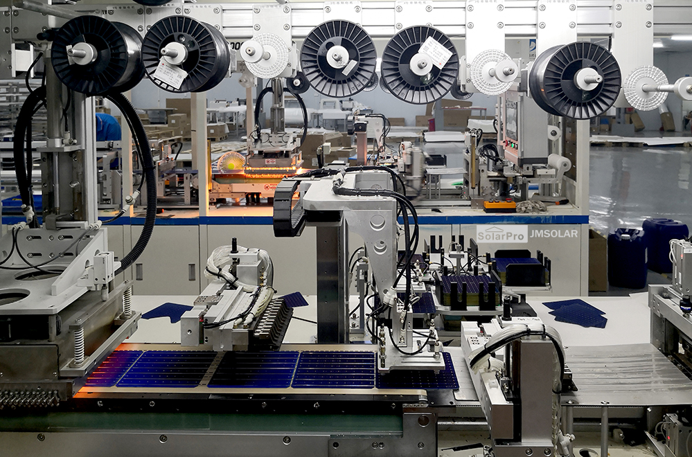 MBB_cell_mono-crystalline_cell_cutting_slicing_half_cut_mabb_solar_panels_solarpro.jpg